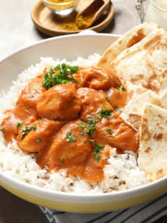 featured image showing the finished butter chicken recipes ready to eat.